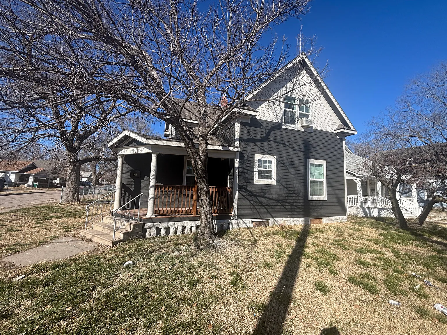 924 W Maple St — Photo 3