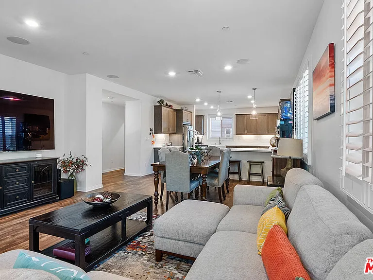 749 Daniel Freeman Cir — Photo 10