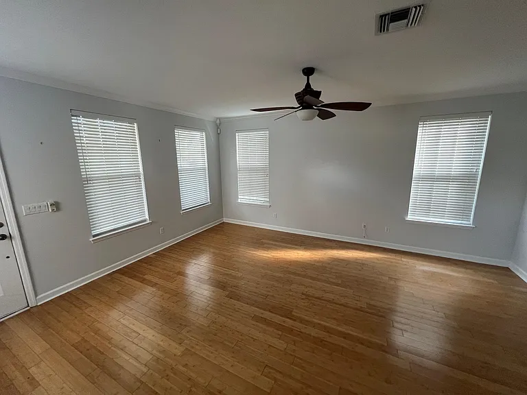 3676 Biltmore Ave — Photo 5