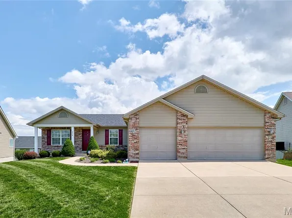670 Big Bend Dr, Wentzville, MO 63385