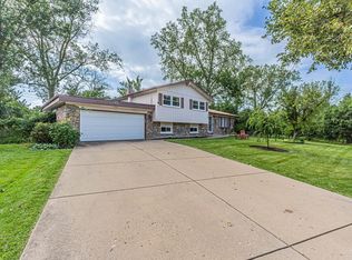 1320 Deerfield Pl, Highland Park, IL 60035