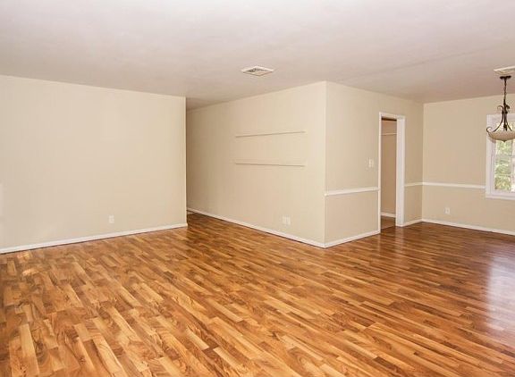 5th image of 9509 N College Ave