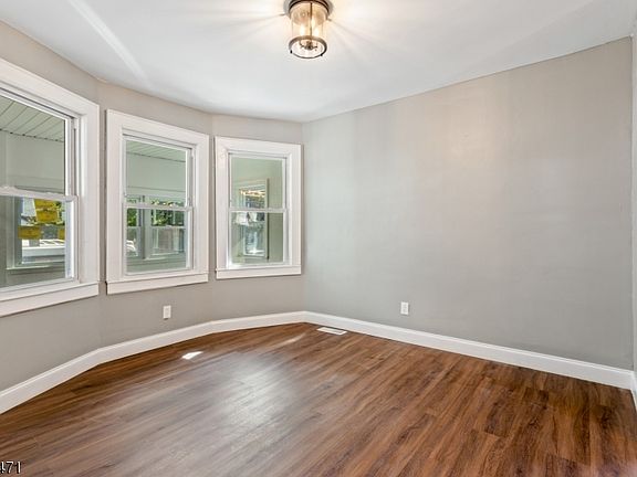 5th image of 485 Stuyvesant Ave