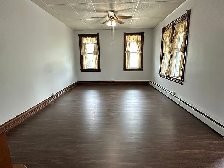 419 E Washington St — Photo 13