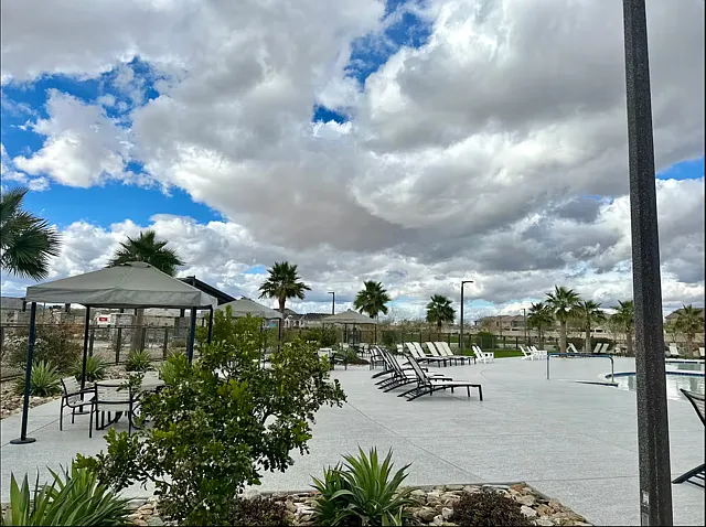 N 90th Dr, Glendale — Photo 3