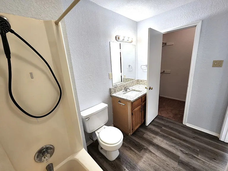 2202 Bolivar St — Photo 25