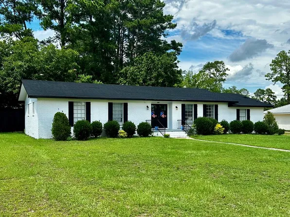 506 W Lily St, Hartford, AL 36344