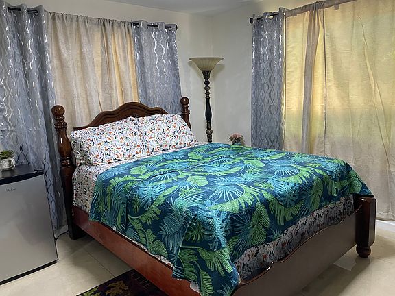 3rd image of 3223 Monsarrat Ave #4