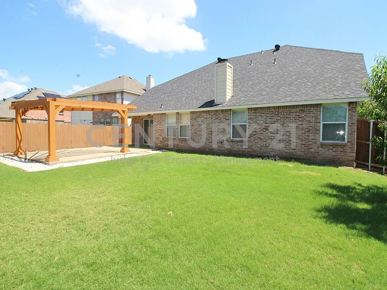 928 Oakcrest Dr — Photo 32