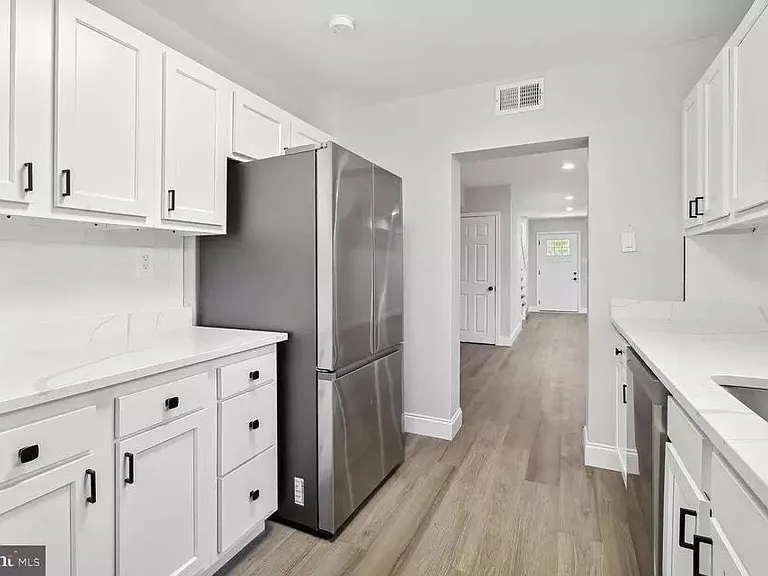 1513 N Kenwood Ave #BASEMENT — Photo 2