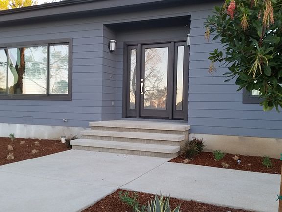 3rd image of 901 Valley Crest St