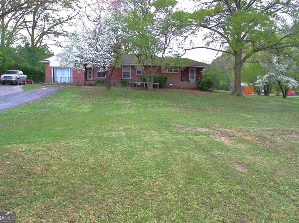 483 Simmons St, Trion, GA 30753