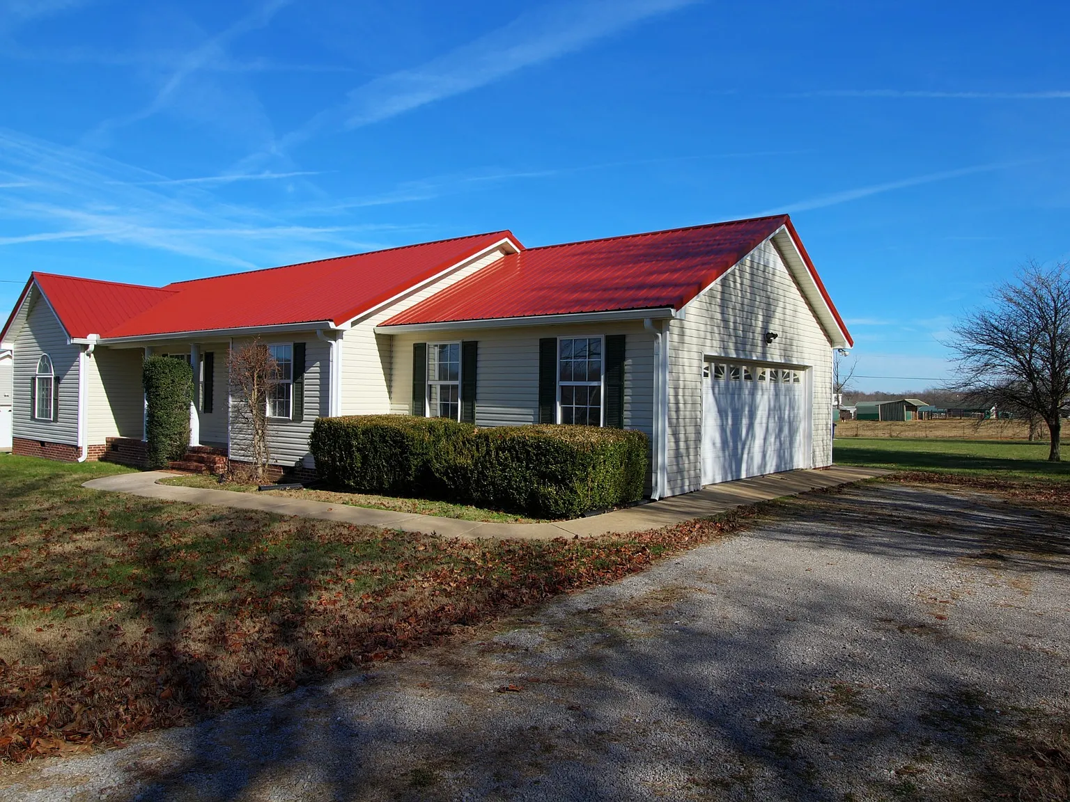 3 bed, 2.0 bath, 1296 sqft, $2,000 — Photo 2
