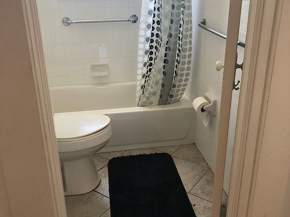 3rd image of 716 Davis St