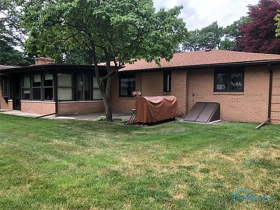 3rd image of 4832 Oak Glen Dr