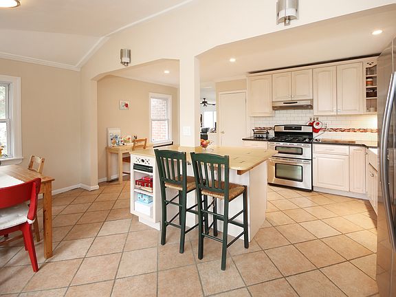 4th image of 41 Rogers Ln