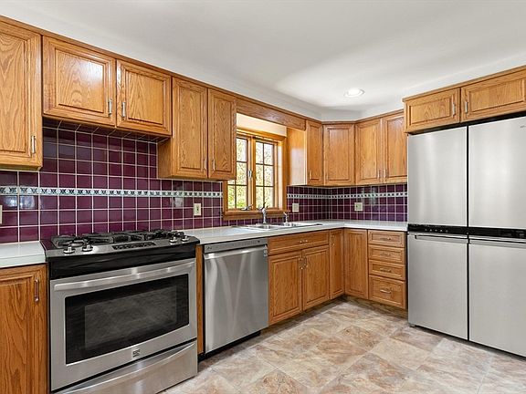 4th image of 10 Lowell Rd