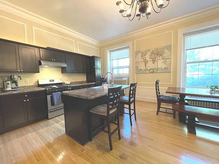 Cass Street Apartments — Photo 44