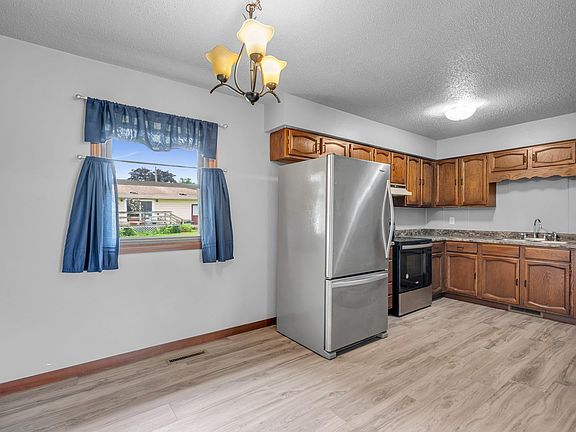 5th image of 109 Water St