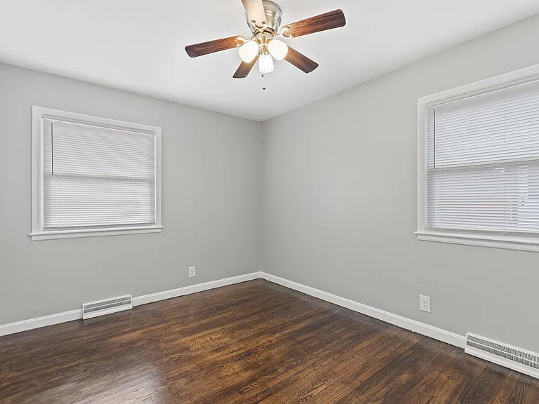 328 Harvard Dr — Photo 15