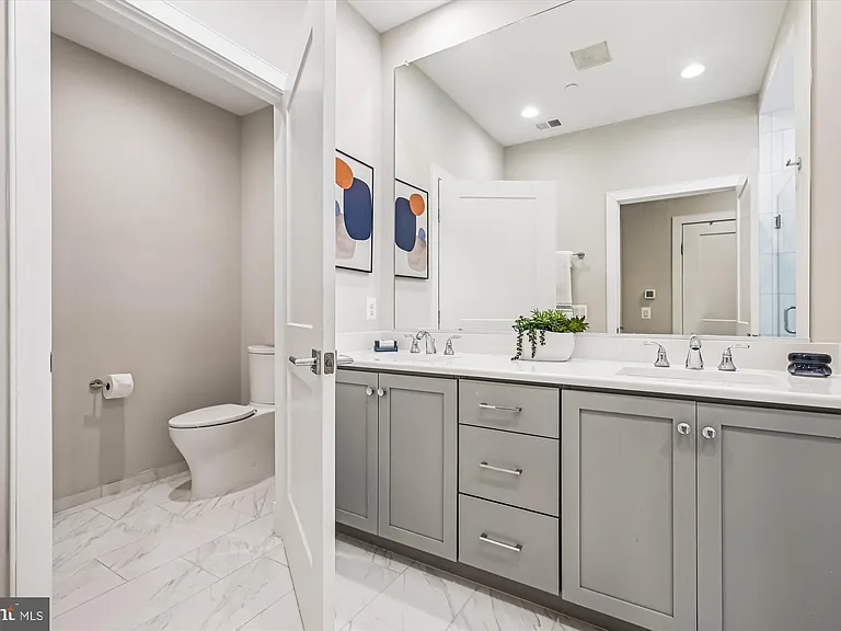 10340 Grosvenor Pl — Photo 29