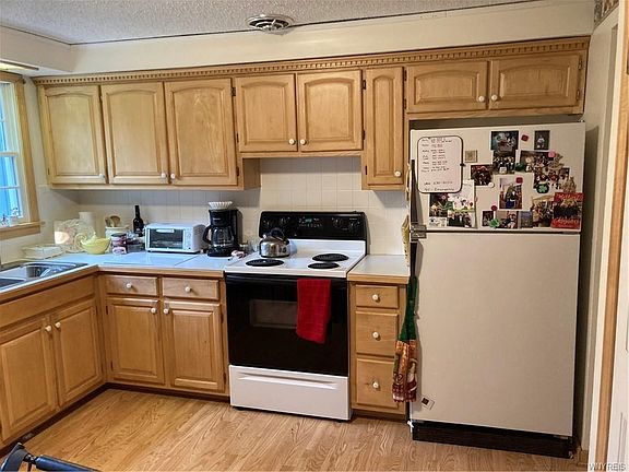 3rd image of 323 Tracey Ln