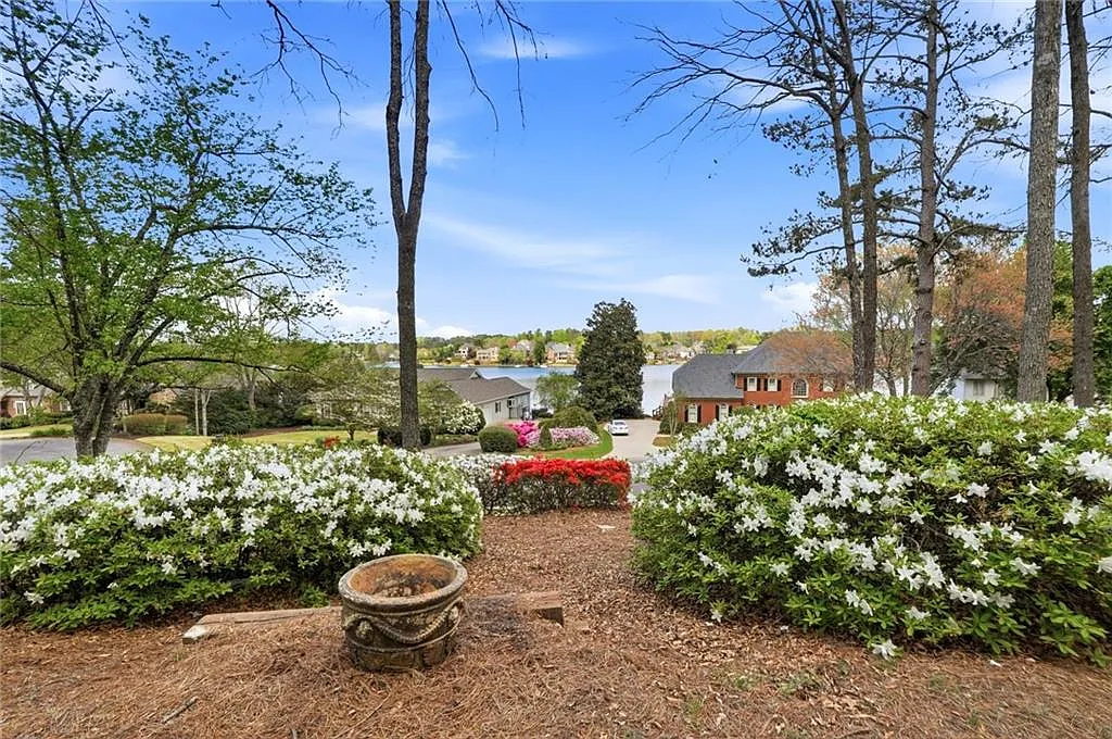 4 bed, 3.5 bath, 3281 sqft, $4,200 — Photo 2