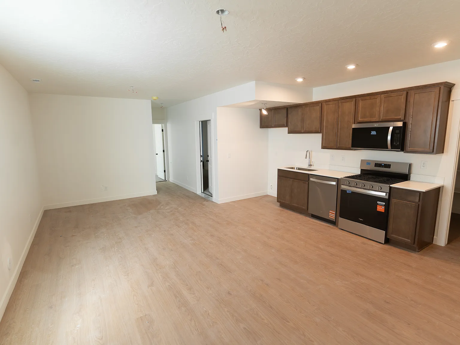 1 bed, 900 sqft, $1,500 — Photo 4