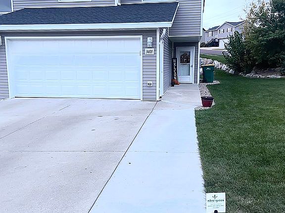 2nd image of 3401 Shannon Dr