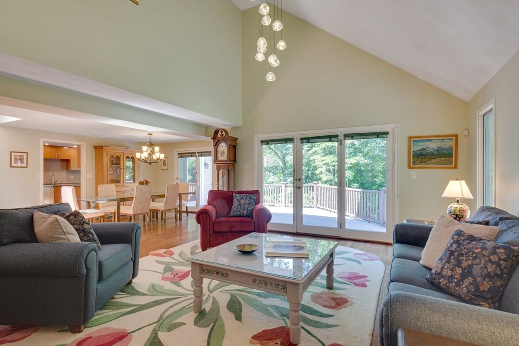 15 Fieldstone Dr, Winchester, MA - More