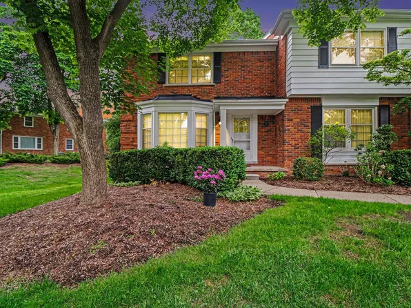 7 Barbour Ln #11, Bloomfield Hills, MI 48304