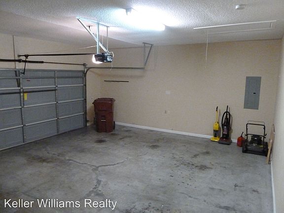 5th image of 402 Green Valley Dr