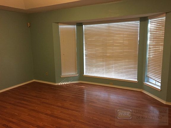 5th image of 2321 Lazy Lake Dr