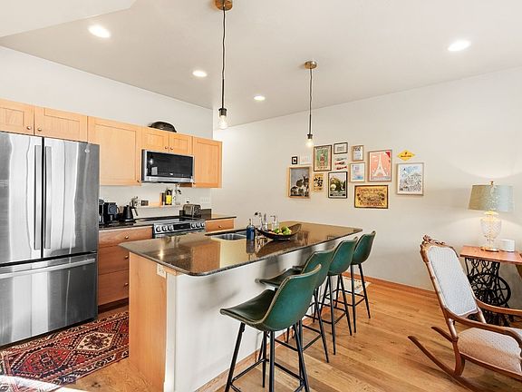 5th image of 4256 Cover St #32C