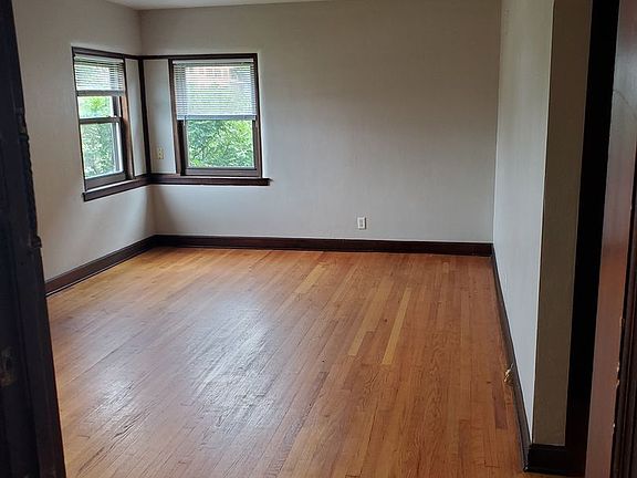 2nd image of 1011 W Locust St #3