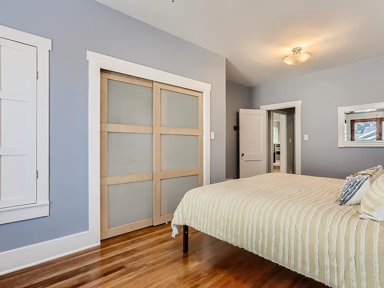 860 Adams St — Photo 15