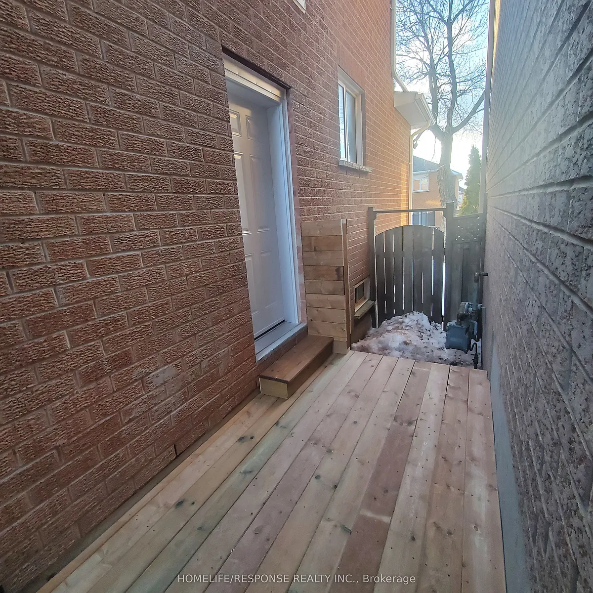 Building Photo - 6 Solway Ave W #BASEMENT