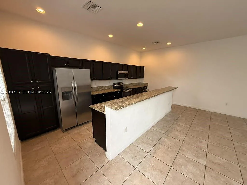 Kendall Commons Residenti — Photo 1