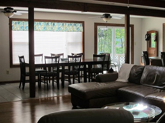 5th image of 135 Sharon Ln