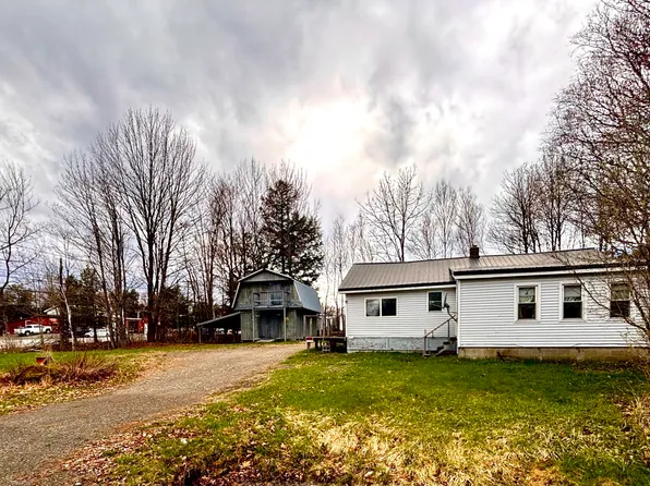 6 Horseshoe Road, Medway, ME 04460