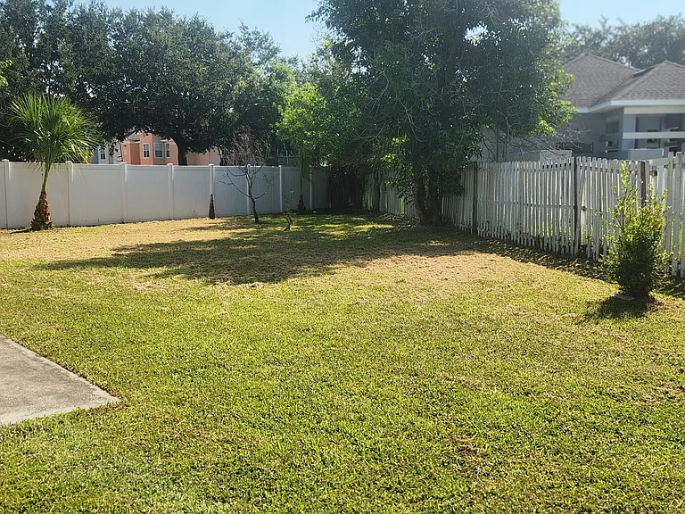 324 Woodbay Ct — Photo 10
