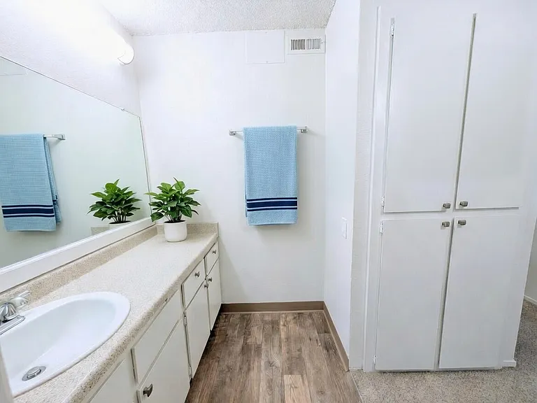 Oxford Parkside Apartments — Photo 25