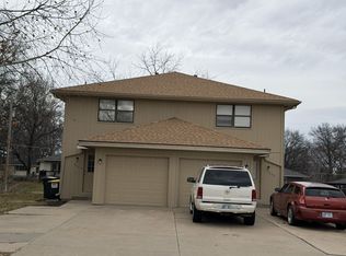 244 Holiday Ter, Lansing, KS 66043