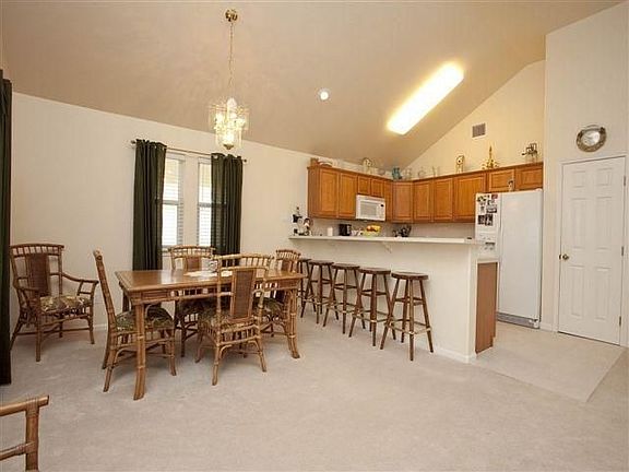 3rd image of 695 Morgan Cir