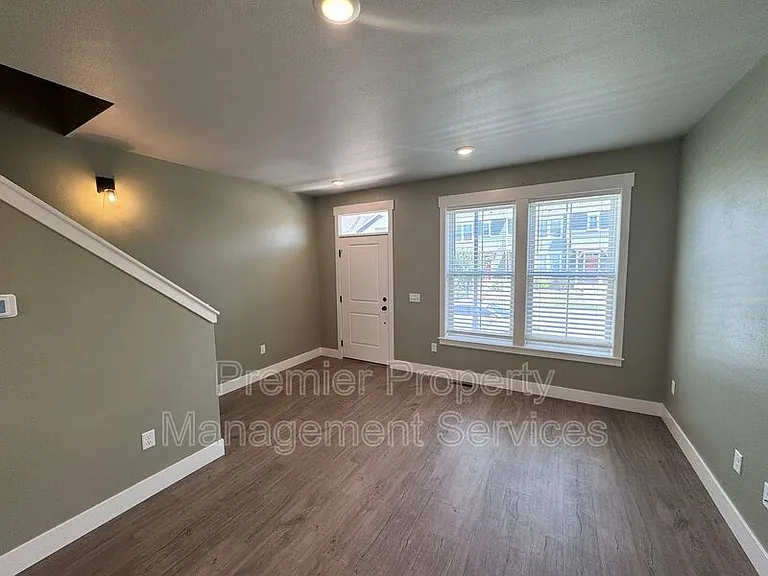 1678 Saint George Blvd — Photo 2