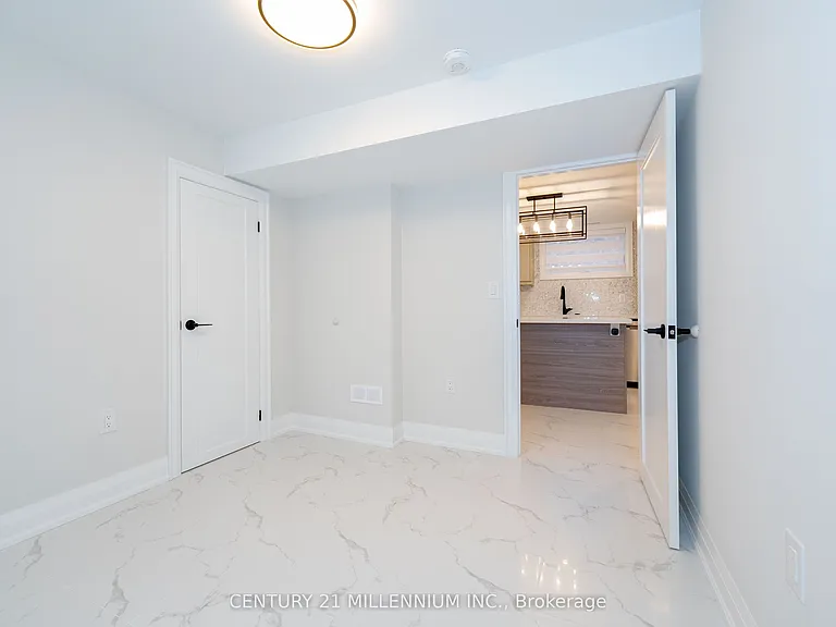 31 Mariposa Ave #B — Photo 6