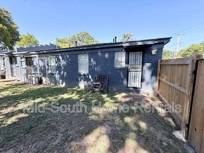 1 bed, 1.0 bath, $695 — Photo 2