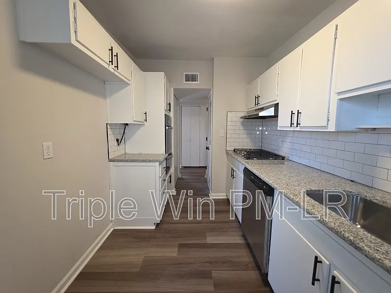 1516 Gregory St — Photo 11