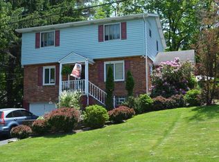 1018 Fairview Dr, Bethel Park, PA 15102