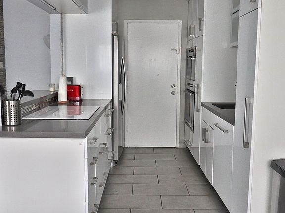 5th image of 960 Larrabee St APT 207